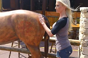 欧美捆绑性侵女人