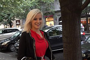 爆虐女肚子视频vk